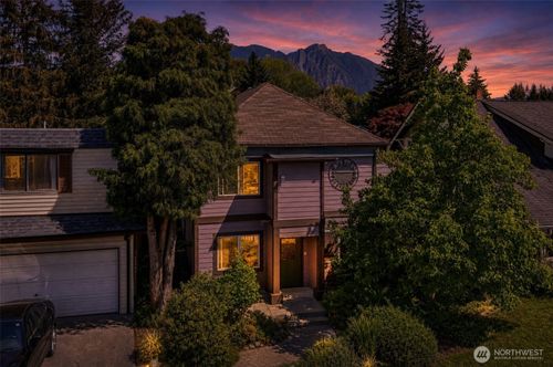 8102 Silva Ave Se, Snoqualmie, WA, 98065-9660 | Card Image