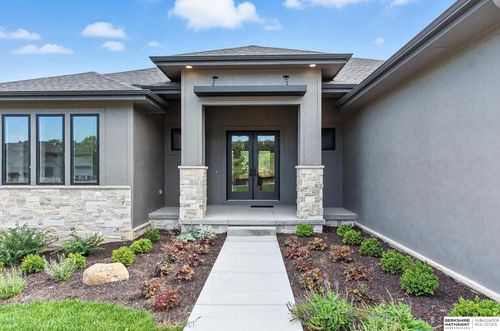 15525 Riha Cir, Springfield, NE, 68059-7021 | Card Image