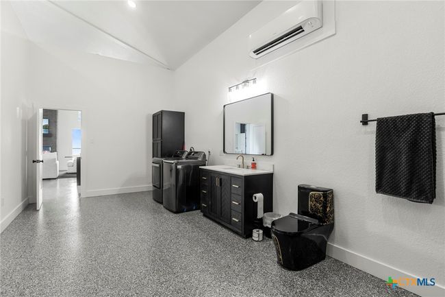 295 Honey Bee Ln, Home with 1 bedrooms, 1 bathrooms and null parking in Rogers TX | Image 11