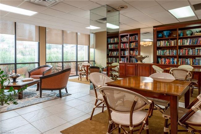 Library / Study | Image 32