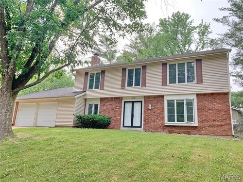 15237 Kempwood Dr, Chesterfield, MO, 63017-7463 | Card Image