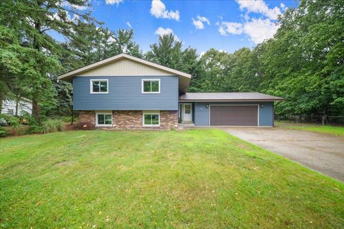 396 Churchill Dr, Norton Shores, MI, 49441-5404 | Card Image