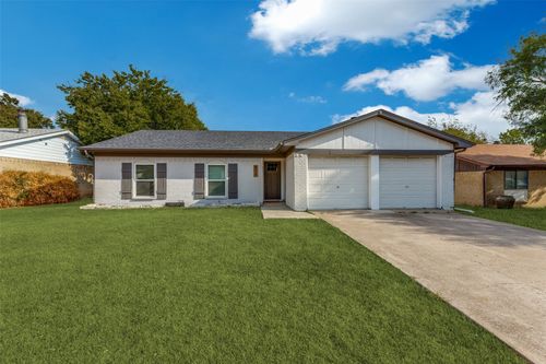 524 Cole Ave, Saginaw, TX, 76179-1129 | Card Image