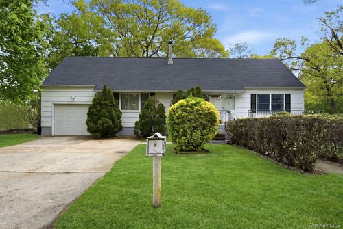 100 Avenue B, Islip, NY, 11741 | Card Image