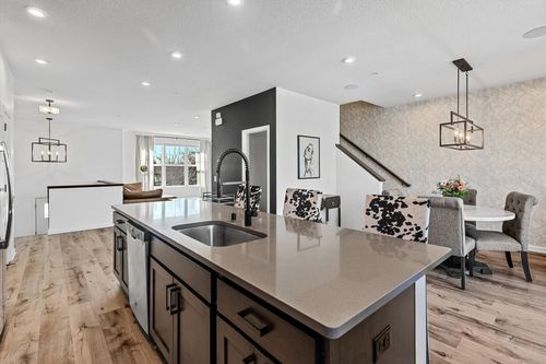 2324 Gateway Curv N, North Saint Paul, MN, 55109-1777 | Card Image