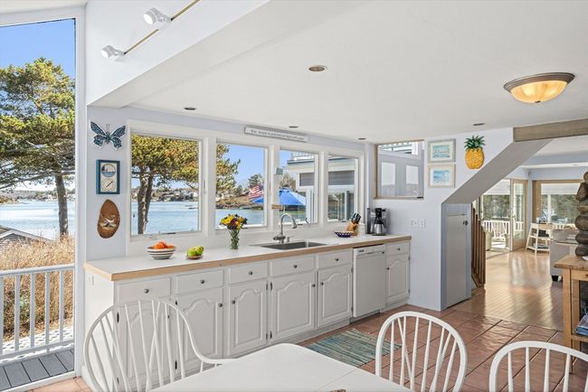 62 Crafts Rd, House other with 5 bedrooms, 2 bathrooms and 6 parking in Gloucester MA | Image 13