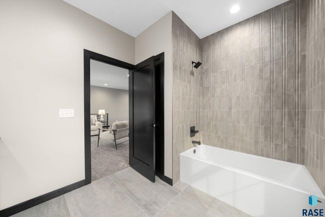 8617 W Shoreline Pl, Townhouse with 3 bedrooms, 3 bathrooms and null parking in Sioux Falls SD | Image 22