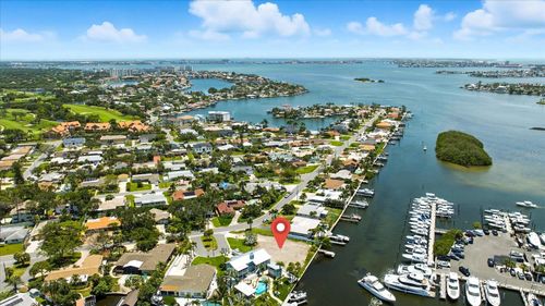 1301 Sea Gull Dr S, SAINT PETERSBURG, FL, 33707-3833 | Card Image
