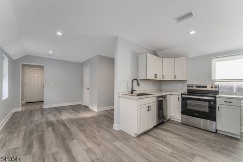 48 W Somerset St, Raritan, NJ, 08869-2013 | Card Image