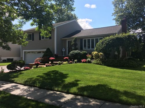 19 Keswick Ln, Plainview, NY, 11803-6128 | Card Image