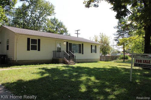 21304 Rockwell St, Farmington Hills, MI, 48336-5853 | Card Image