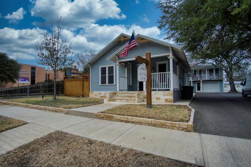 556 N Union Ave, New Braunfels, TX, 78130-4158 | Card Image