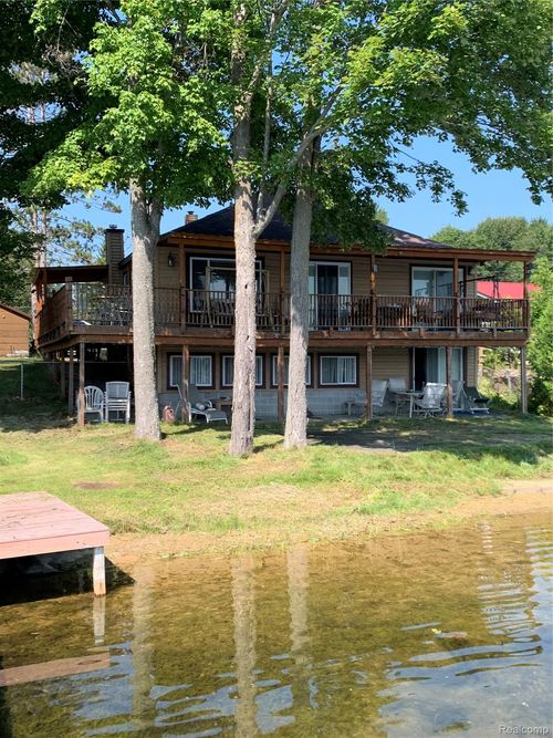 5207 Lucinda Dr, Prescott, MI, 48756-9137 | Card Image