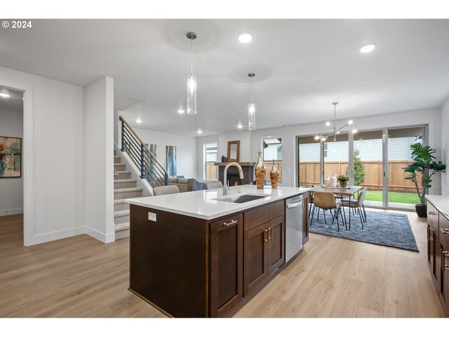 8870 Sw Mohegan Ln, House other with 5 bedrooms, 3 bathrooms and 3 parking in Tualatin OR | Image 8