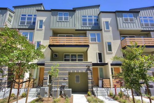 2070 Mahuron Cir, San Jose, CA, 95133-3809 | Card Image