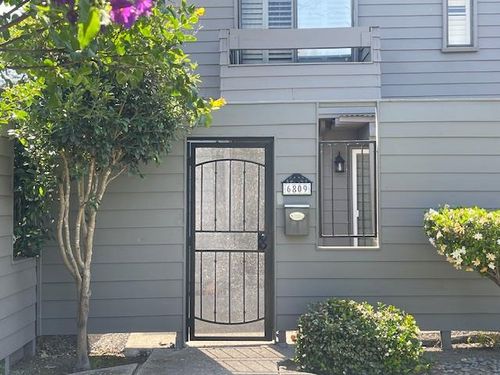 6809 Mill Springs Court, Stockton, CA, 95219 | Card Image