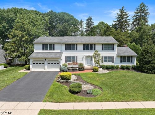 18 Mulberry Ln, Edison, NJ, 08820-2904 | Card Image