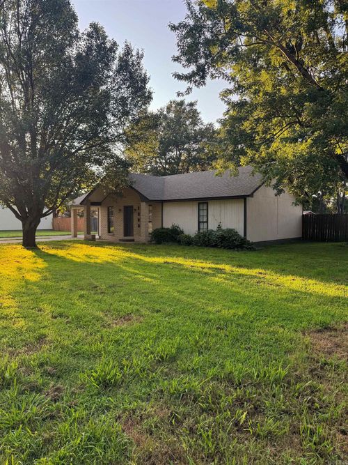1300 Charles St, Trumann, AR, 72472-1002 | Card Image