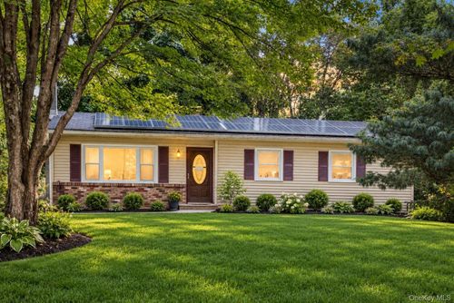 21 Elizabeth Dr, East Fishkill, NY, 12533-5120 | Card Image