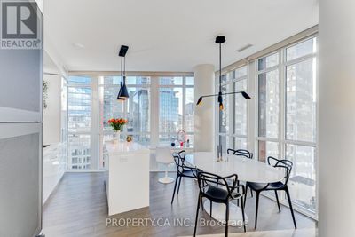 1708 - 32 Davenport Rd, Condo with 2 bedrooms, 2 bathrooms and 1 parking in Toronto ON | Image 3