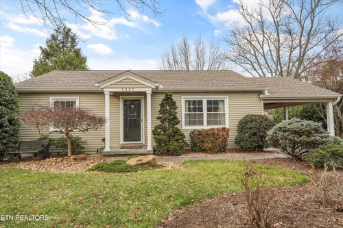 1327 Calderwood Ave, Maryville, TN, 37801-4690 | Card Image