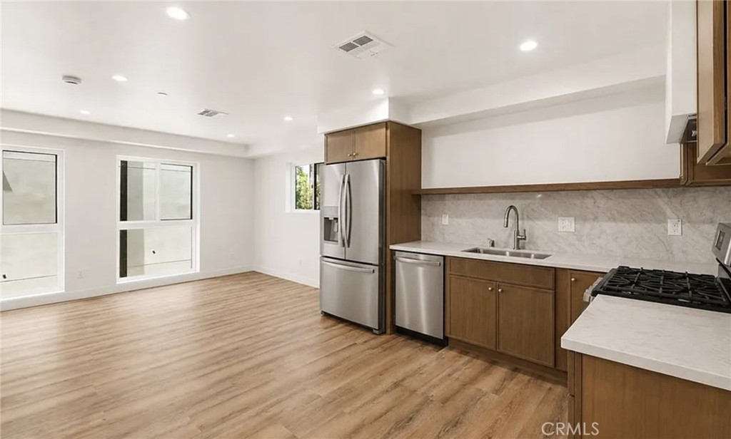 Residential Lease in Los Angeles 4