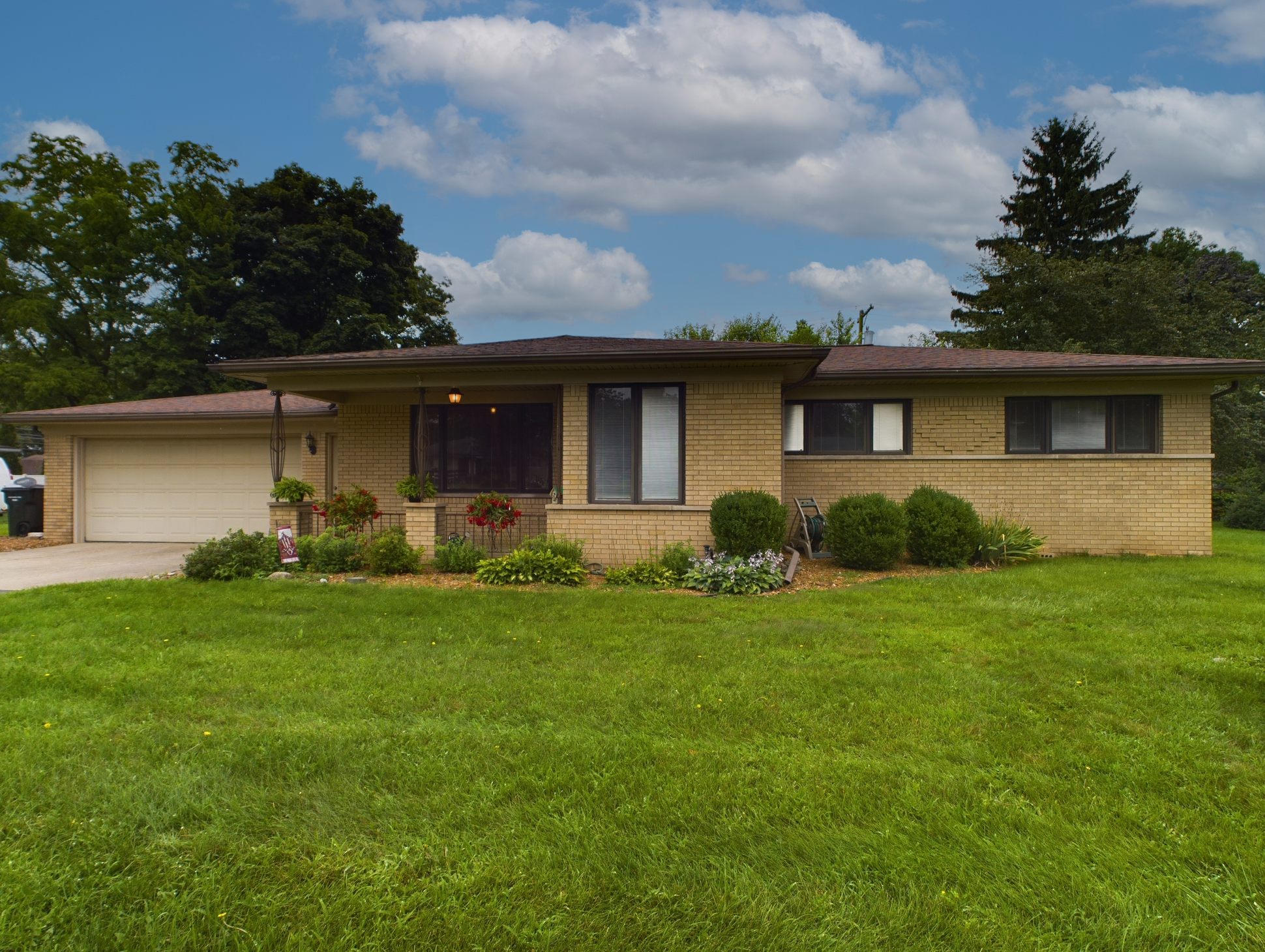 Bittersweet Ln, Shelby Township, MI 48316