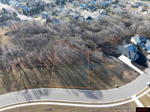 27 S Pointe Ct, North Mankato, MN, 56003-7512 | Card Image