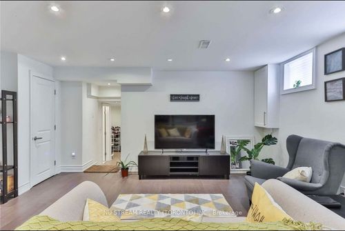 bsmt-36 Flavian Cres, North York, ON, M2H1V9 | Card Image