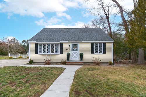 197 North St, Mattapoisett, MA, 02739-1042 | Card Image