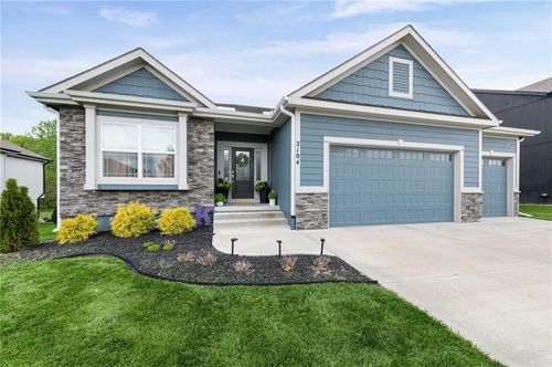 2104 Foxtail Dr, Kearney, MO, 64060-8330 | Card Image