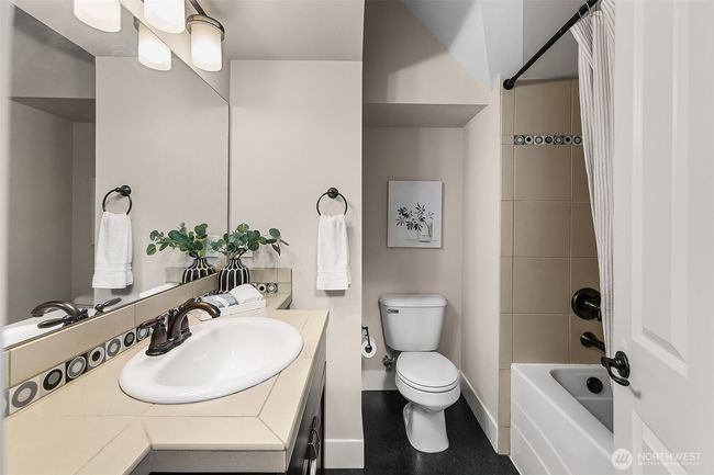 4314 Linden Ave N, Townhouse with 3 bedrooms, 4 bathrooms and 1 parking in Seattle WA | Image 20