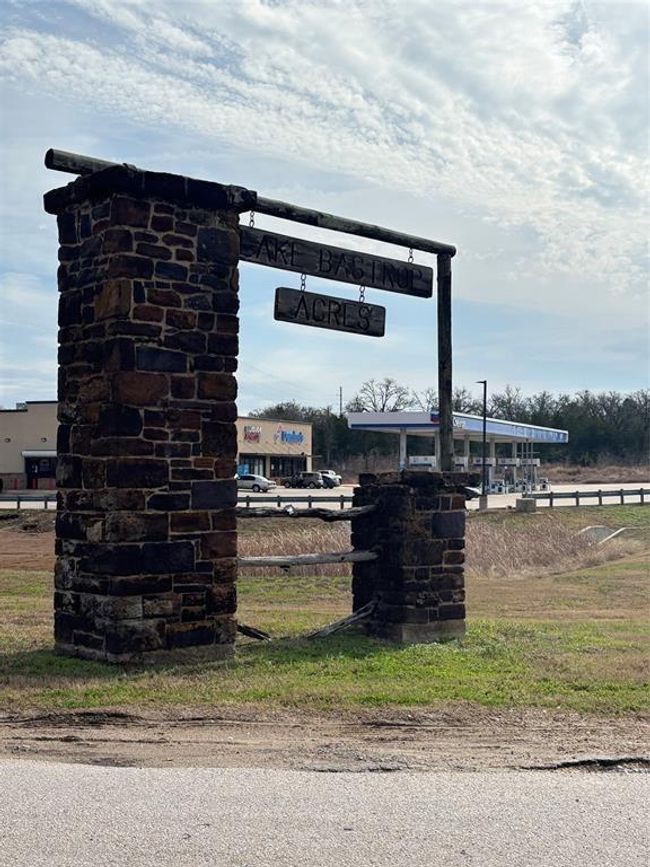 Lake Bastrop Acres sign on Hwy 95 | Image 19