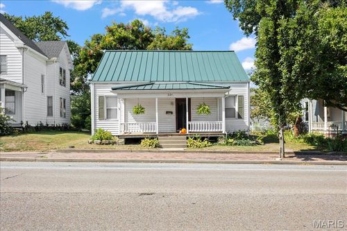 221 N Main St, Red Bud, IL, 62278-1020 | Card Image