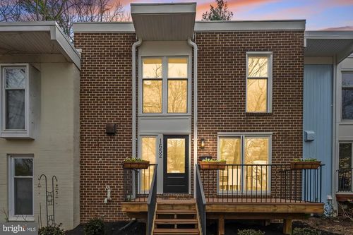 1652 Wainwright Dr, RESTON, VA, 20190-3431 | Card Image