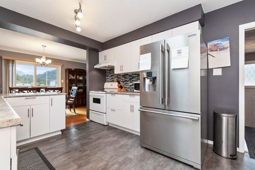 550 Coquihalla St, Hope, BC, V0X1L0 | Card Image