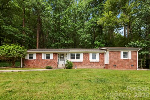 421 Comet Dr, Hendersonville, NC, 28791-2011 | Card Image
