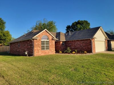 14249 S Glen Street, House other with 3 bedrooms, 2 bathrooms and null parking in Glenpool OK | Image 2