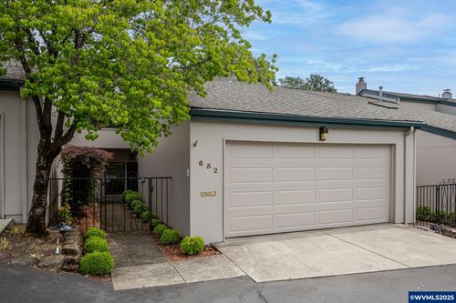 652 Salem Heights Ave S, Salem, OR, 97302-5613 | Card Image
