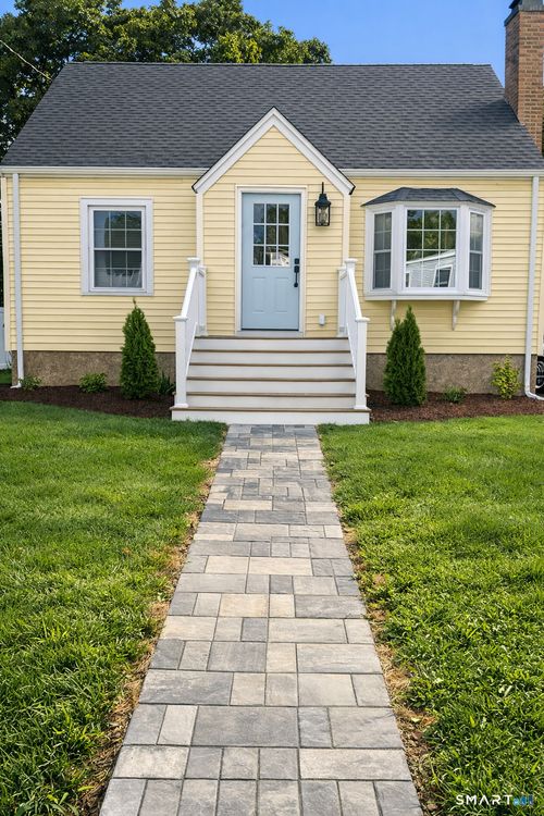 74 Oldfield Dr, Fairfield, CT, 06824-6412 | Card Image