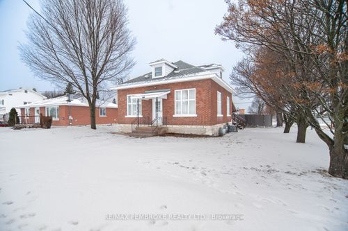 359 Metcalfe St, Pembroke, ON, K8A2W1 | Card Image