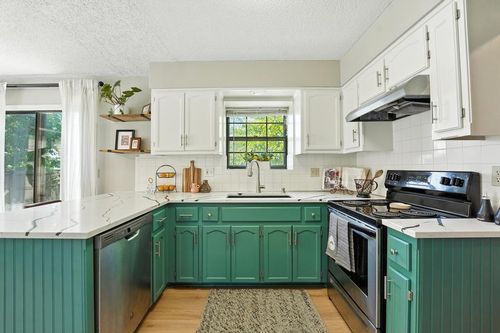 10109 W 86th Ter, Overland Park, KS, 66212-4660 | Card Image