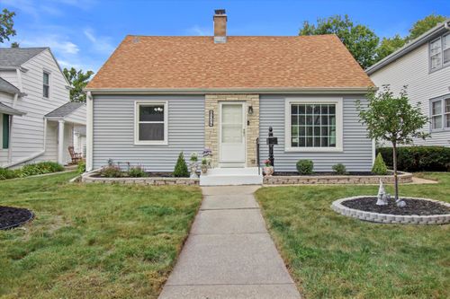 8514 W Center St, Milwaukee, WI, 53222-4735 | Card Image