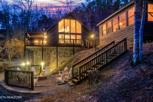 4037 Chamberlain Ln, Sevierville, TN, 37862-8105 | Card Image