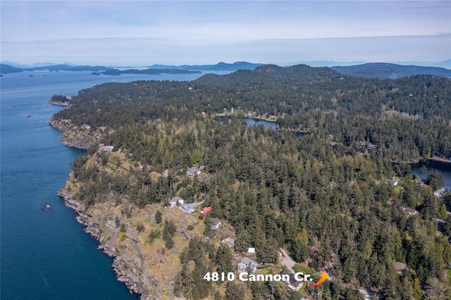 4810 Cannon Cres, House other with 3 bedrooms, 2 bathrooms and 3 parking in Pender Island BC | Image 6