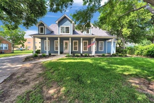 305 Main St, Roanoke, TX, 76262-8638 | Card Image