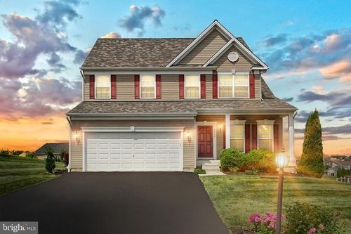 2317 Water Garden Dr, HANOVER, PA, 17331-8321 | Card Image