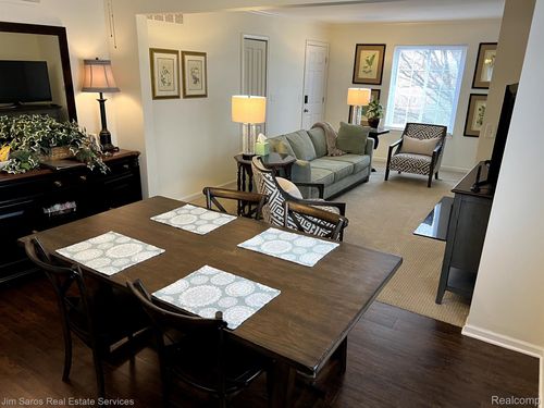 906 Neff Rd, Grosse Pointe, MI, 48230-2103 | Card Image