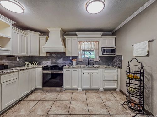 272 Candelario Montalvo, Eagle Pass, TX, 78852-1345 | Card Image