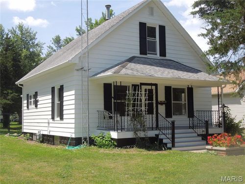 631 Starr St, Nokomis, IL, 62075-1549 | Card Image